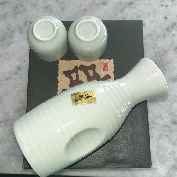 Two sake sets, vessel, and glasses - Picture 7 of 7